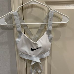 Nike women’s dri-fit indy logo sports bra